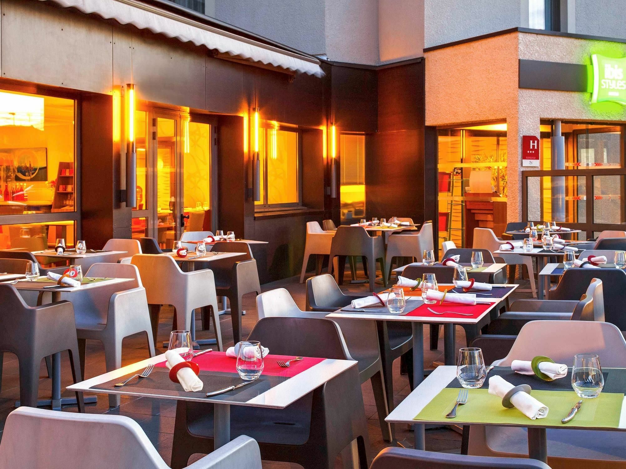 Hotel Ibis Styles Clermont-Ferrand Aeroport Exterior foto